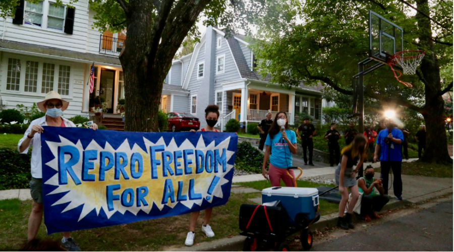 a picture of the reproductive rights protests outside of Justice Kavanaugh’s house