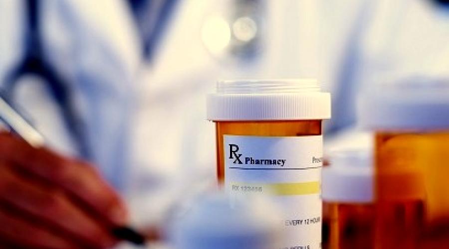 Opioid Bottle and Doctor Prescribing