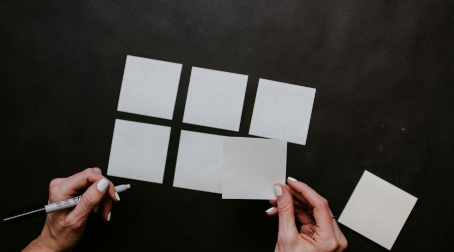 post-its representing planning