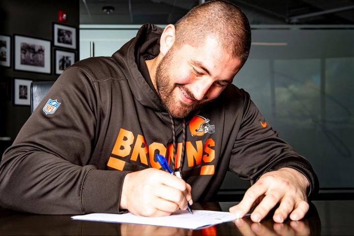 JC Tretter signing a three-year contract extension with the Cleveland Browns