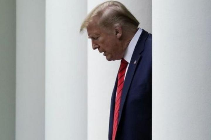 'Pode acontecer. É o inimigo oculto', disse Trump ao comentar os diagnósticos dos dois funcionários da Casa Branca