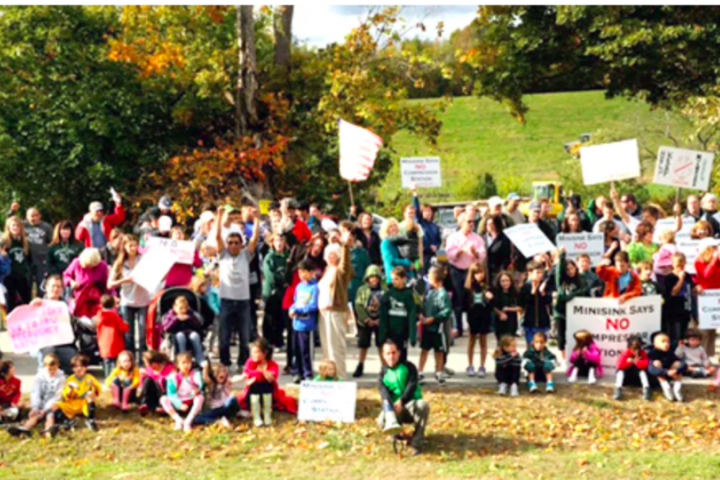 Protesters in Minisink