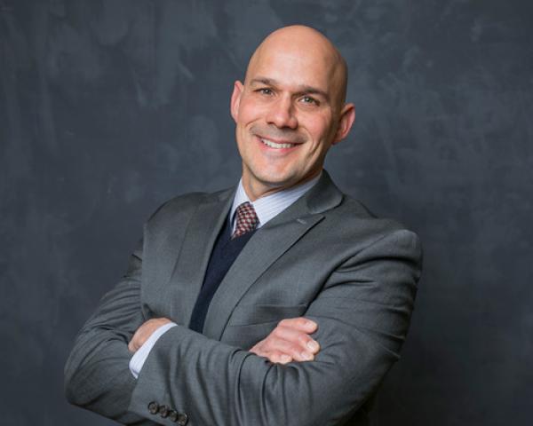 portrait of Stephen Sauer