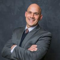 portrait of Stephen Sauer