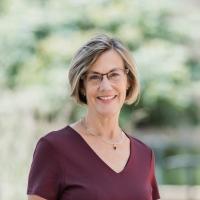 Kim Norton headshot